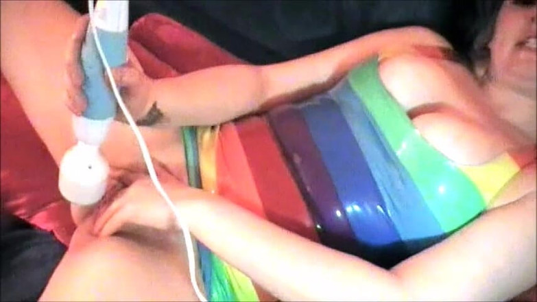 Red Heaven Media: アンバーはお気に入りのおもちゃを試します!