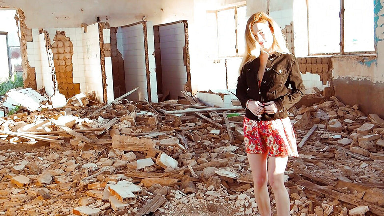 Arielortizx: Ariel Ortiz uriniert für ihren geilen stiefvater