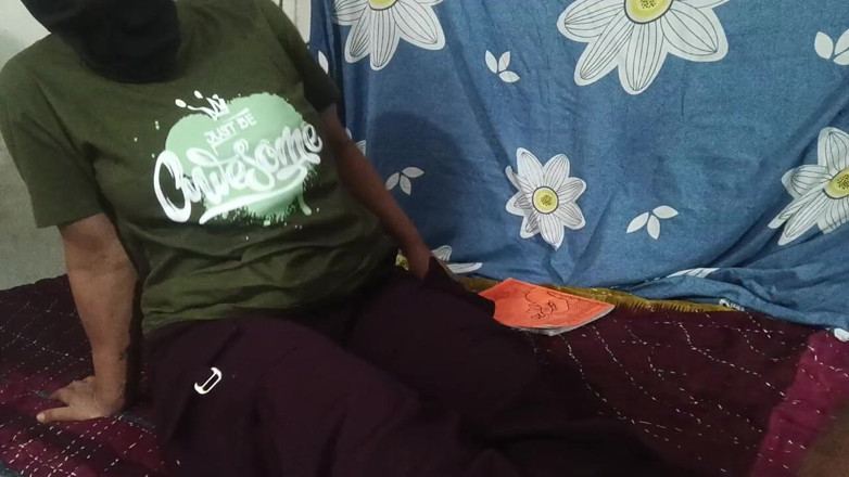 AlarmedFriction635: Studentă și profesor în clasa privată