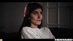 现实生活中的成人动漫 - stephany在电影院很饥渴，并梦想被抓到手淫和性交的每一个小穴就在那里