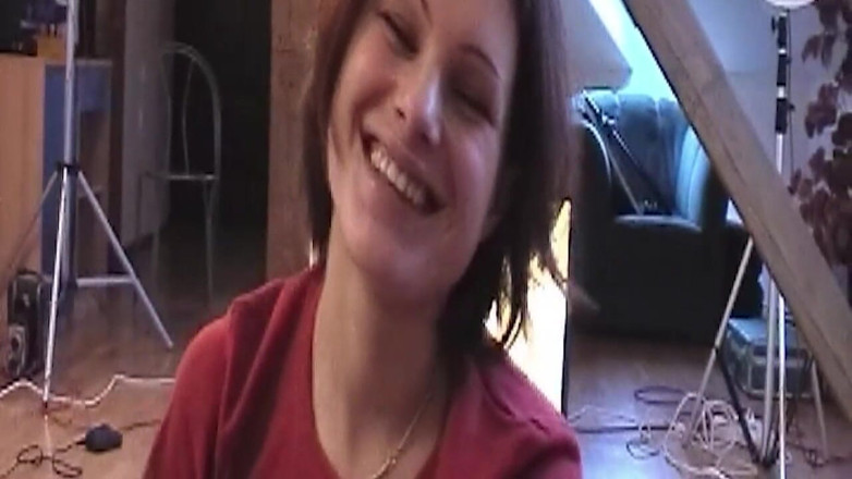 Bangora amateur club: Brunette Fingers Her Wet Pussy in Close up