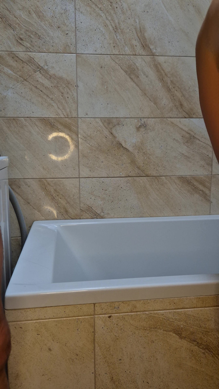 SFHarcerska: Distracție în baie cu degetul cu frișcă adânc în gât