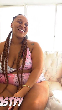 Redbone bbw moeder krijgt haar grote kont geneukt