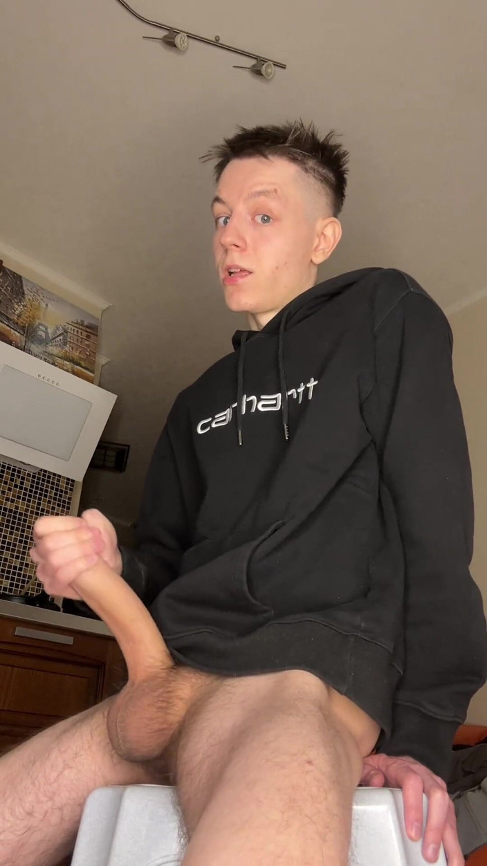 Morflot24: ホットな若い男の絶頂プレイ