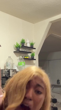 Fijii porno kutusu stetemomlar işteyken üvey babasını mutfakta sikiyor