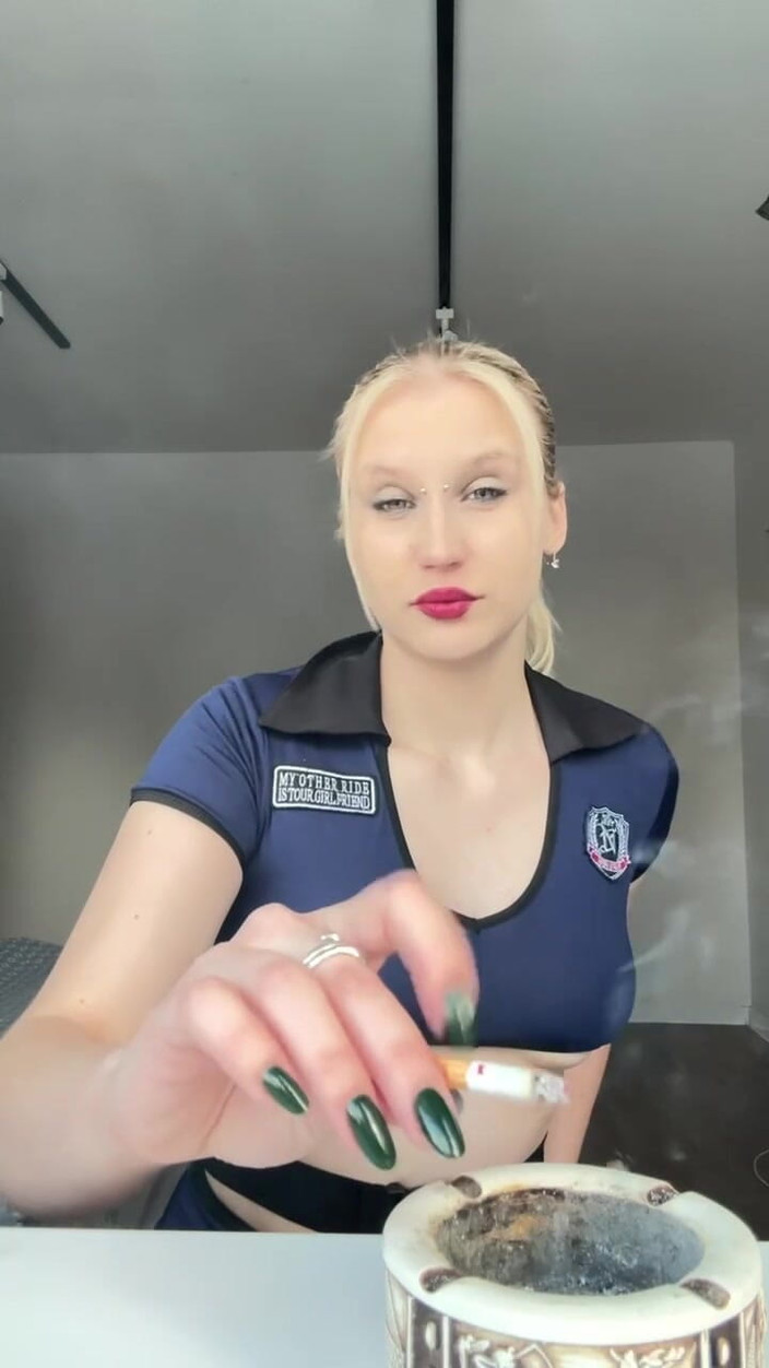 MertyXXX: Mädchenpolizistin