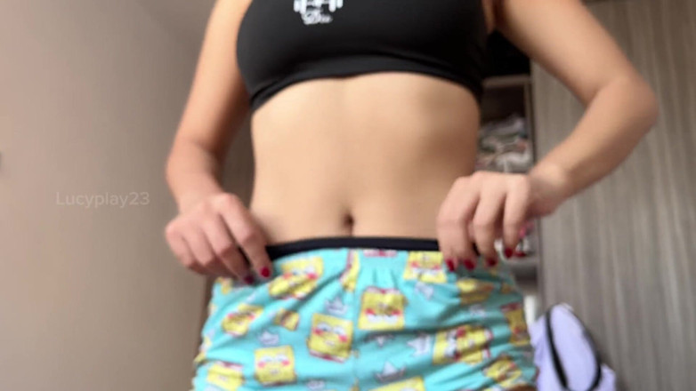 Onlyporn2023: Lesbinas fickt lecker, indem sie muschi essen und fingern
