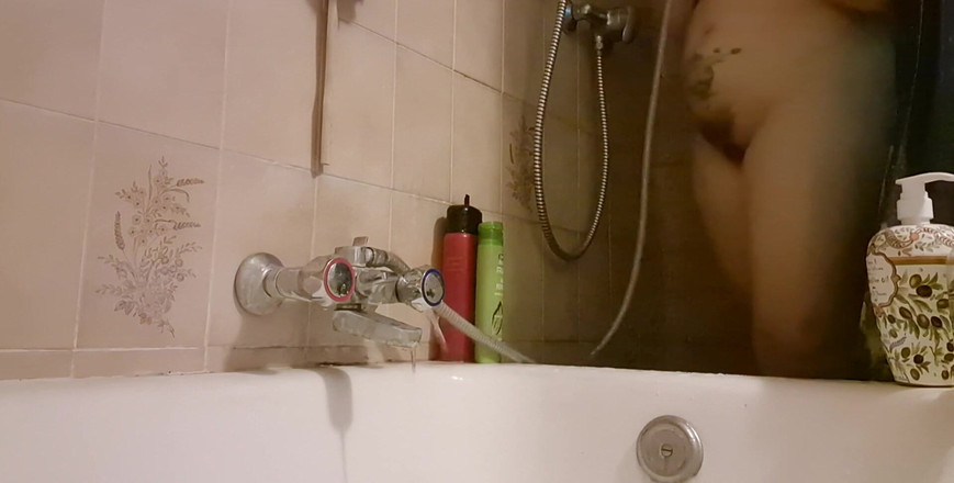 Nicoletta Embassi: Sleduji svou krásnou italskou nevlastní matku ve sprše - jsi takový šťastný...