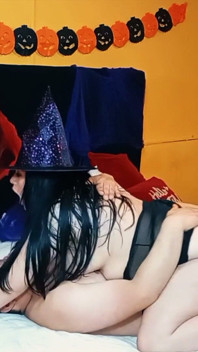 Halloween Fantasy: Pieprzyłem Macochę Przebraną Za Małą Czarownicę.