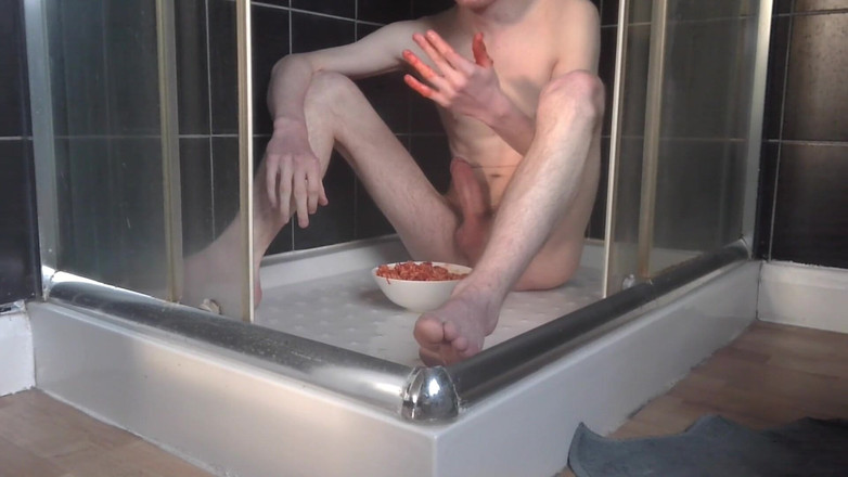 Forest Boi: Twink líže jídlo z podlahy