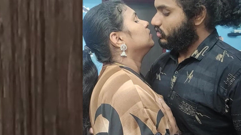 Vaigavarun45: Cuplu Mallu Trivandrum Fierbinte Lip Lock romantism cu futai