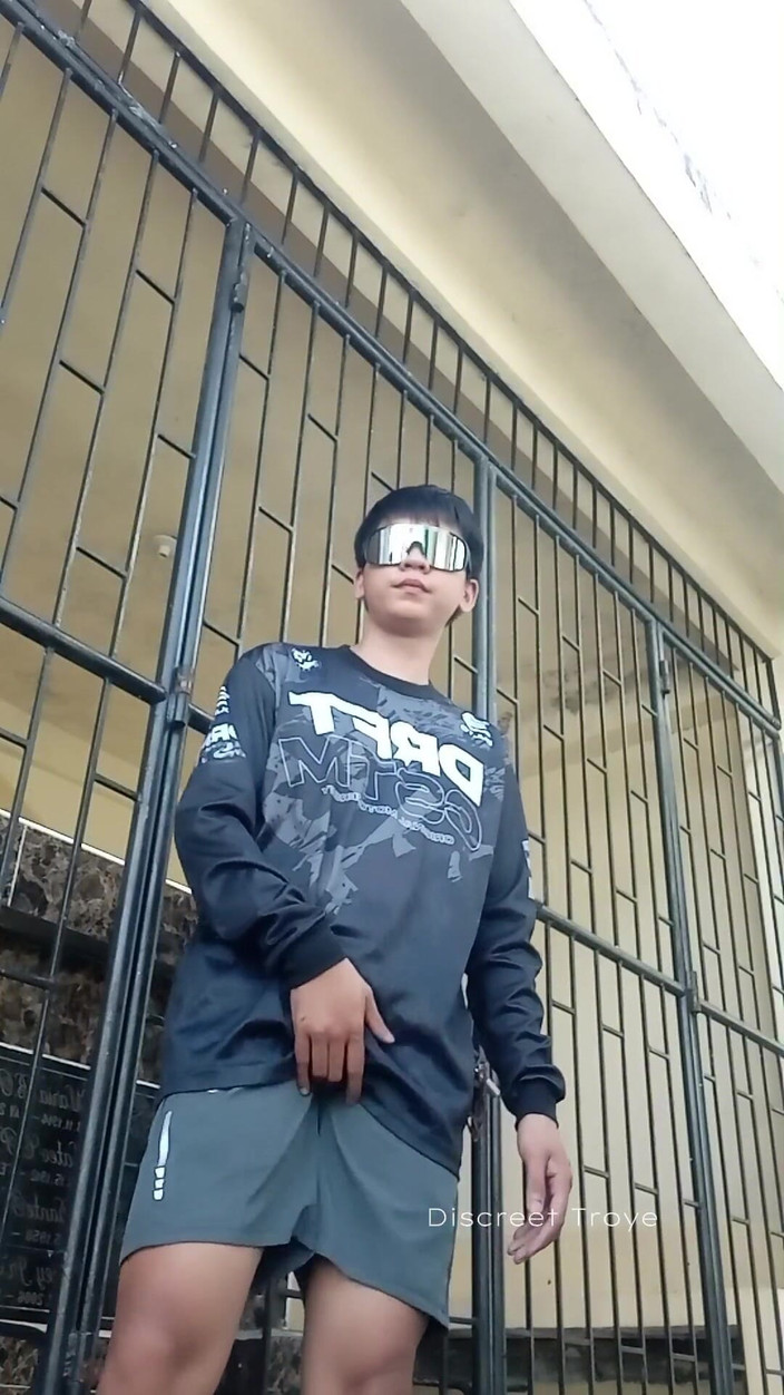 Troye_AsianPinoy: Long Ride Tapos Jakol Sa Sementeryo. Sarap Marami Akong Nilabas