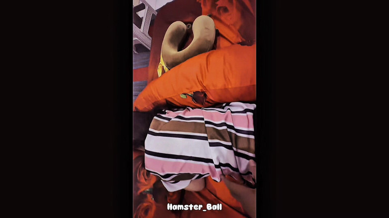 Hamster_Ball: Une petite nana infidèle en POV dans la chambre de...