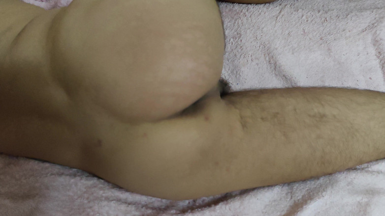 MartyBrady: Chico twink retro juega y muestra su culo rosa caliente...