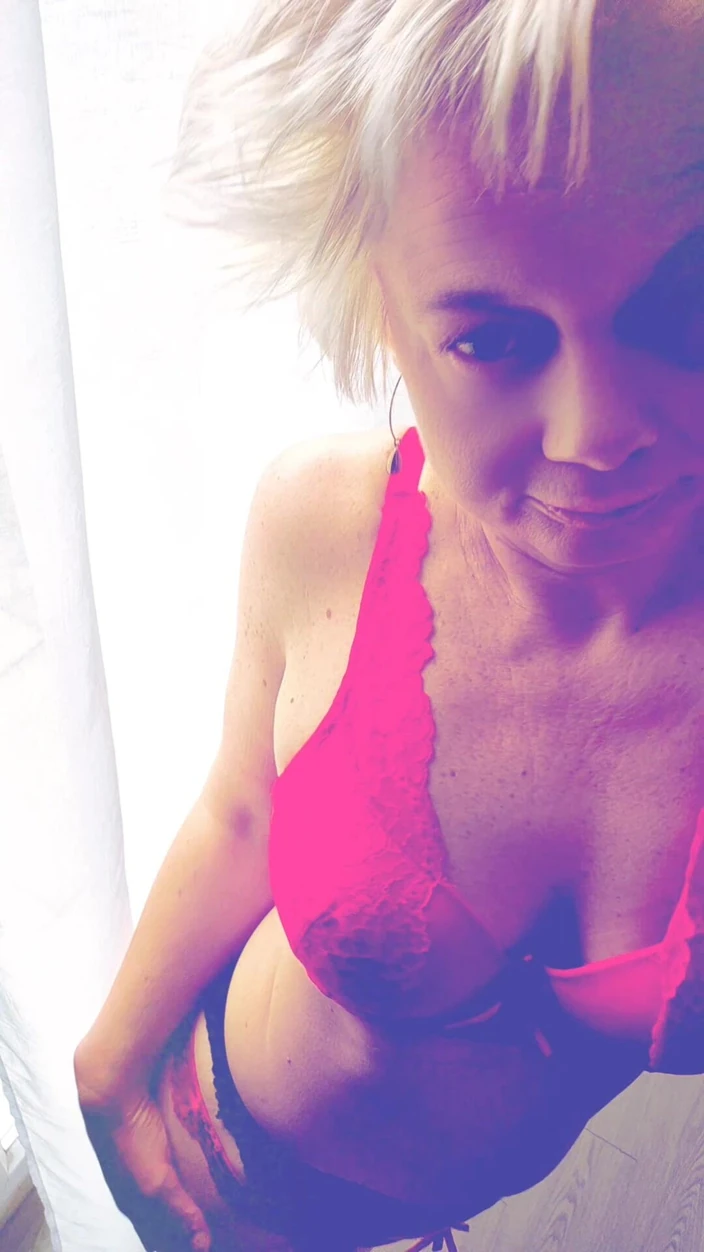 Sofy13: Sexy in Red and Black