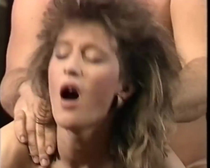 Vintage Climax: Tante seksi seks threesome dientot kontol sampai dalam banget
