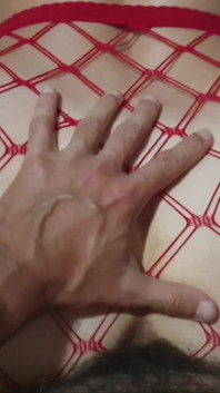 Une demi-sœur séduit son demi-frère pour du sexe. Il éjacule sur sa touffe !