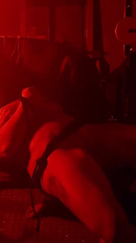 Eckobelle viene controllata orgasmicamente