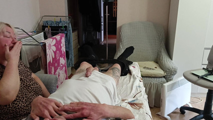 Zona901: Nachbarin lutscht und wichst meinen schwanz auf dem massagetisch und...