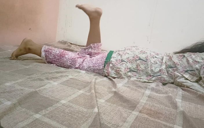 Faryal: Bondage e figa della sorellastra vengono scopate
