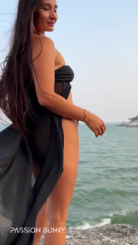 Hottie En Vestido Largo Negro Te Hará Feliz