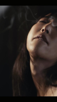 POV: 자지를 빨면서 담배를 피우는 일본 소녀 - Emiri Momota 흡연 담배 페티쉬