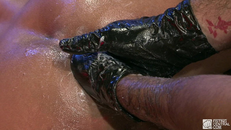 Fisting Central: Barefoot and fisted