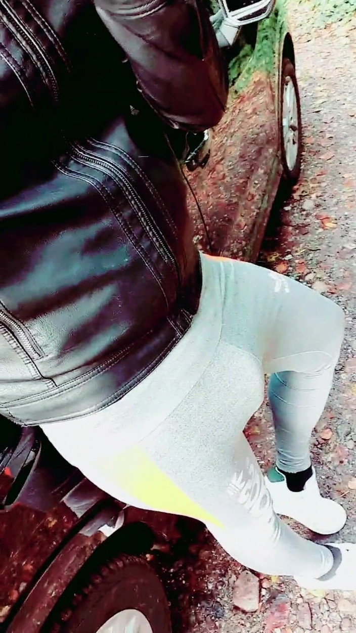 Slutboyben: Il ragazzo in cam4 sexy da crociera nel parcheggio b321...