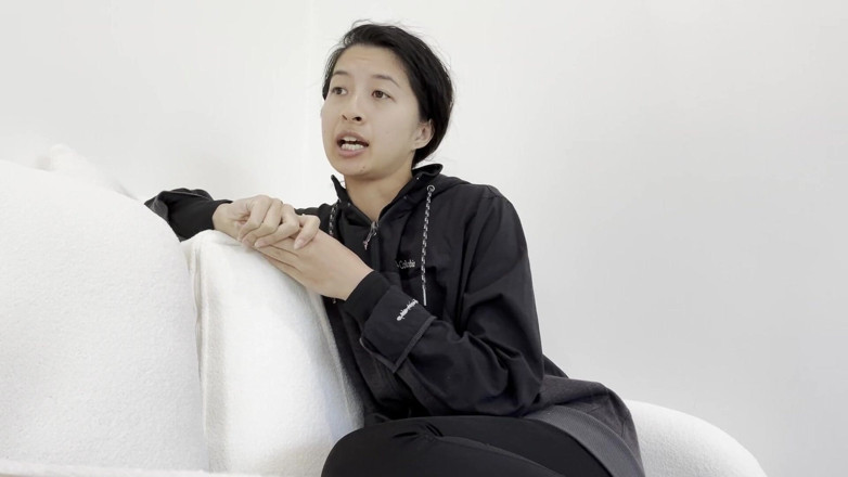 Felicity Azura: Одетые женщины, раздетый мужчина: азиатская хозяйка