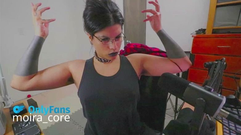 Moira Core: Goth Muscle Stepmommy Trans Woman Cumshot While Streaming