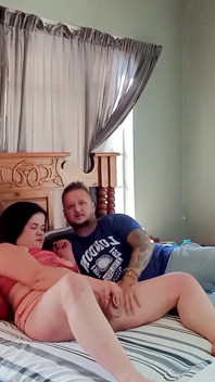Chica Regordeta Disfrutando De Su Amigo Marido