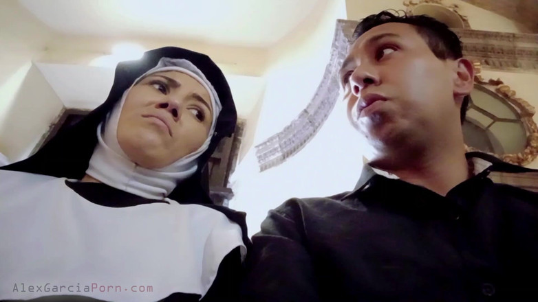 Alex Garcia Porn: Ccbh Călugărița Raymunda se satisface în camera ei cu un morcov