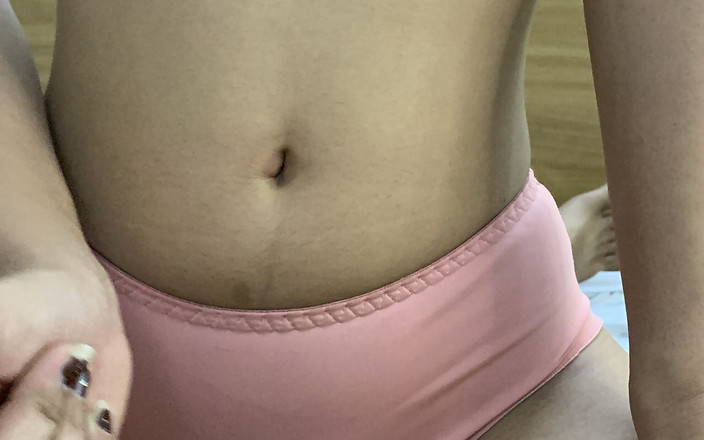 Riya mickey: 私は義理の妹のムラムラしたサナが熱いと感じ、彼女を激しくファックするために入ります