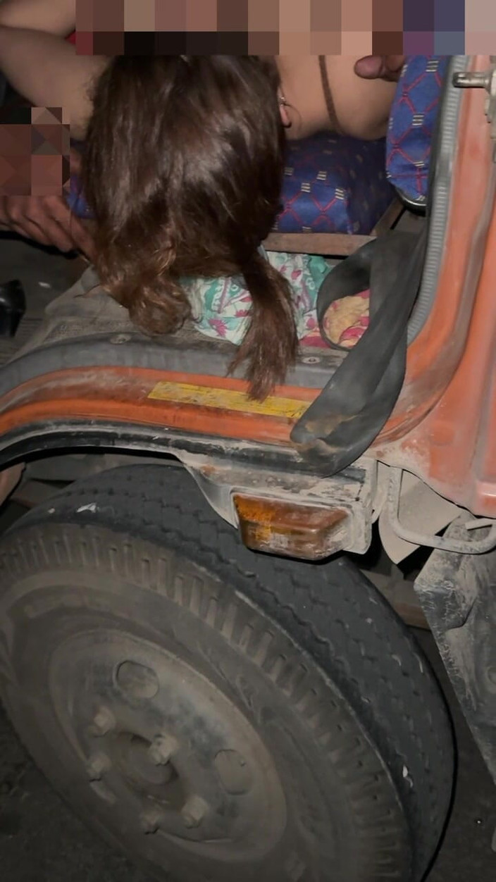 Indian Couplexx: Echte Desi-ehefrau von einem lkw-fahrer gefickt
