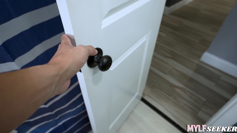 Filthy Kings: MILF miang membantu saya