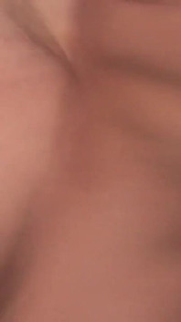 Dei gay skin di berlino in una scopata fetish nel bagno con doccia