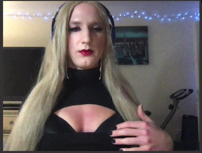 Sissy Bailey Wilde: Sexy tgirl camming péro a anál