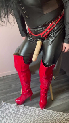 Maitresse Clara: Aku mencuci otakmu