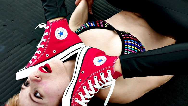 Defeated Sex Fight: Silná Lilith a Meryl - hardcore agresivní boj