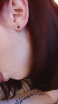 POVPERV Malá zrzka Natalie Lust jde šíleně kouřit péro!