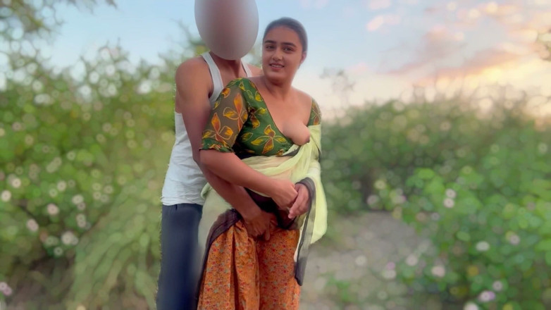 Fuckkkker: สาวหมู่บ้านอินเดียกลับมาจากการพบแฟนหนุ่มเมื่อโดนชายแปลกหน้าในป่าจับได้ เธอกลัวมาก