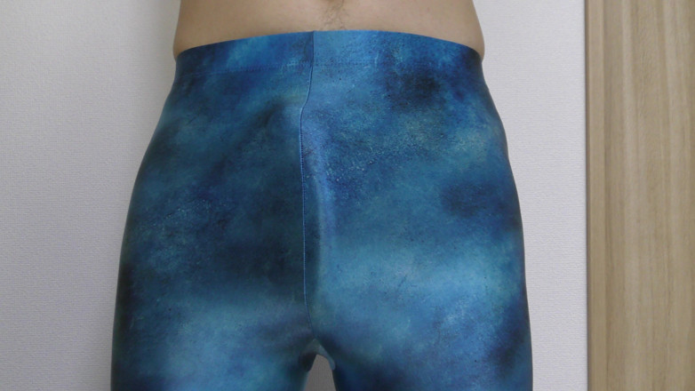 LovePantyBoy: Niebieskie legginsy masturbacja