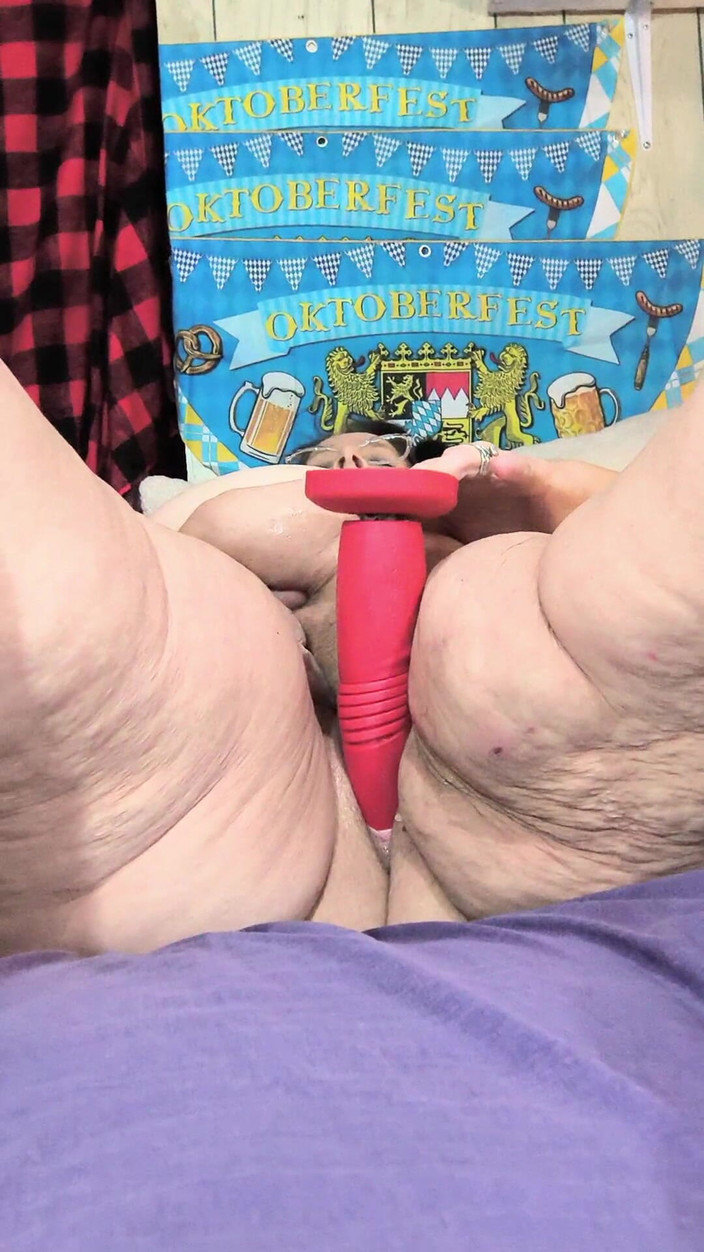 HerculesnVENUS: Zpocená s dlouhými vlasy Od šukání do zadku Pak stříkání do...