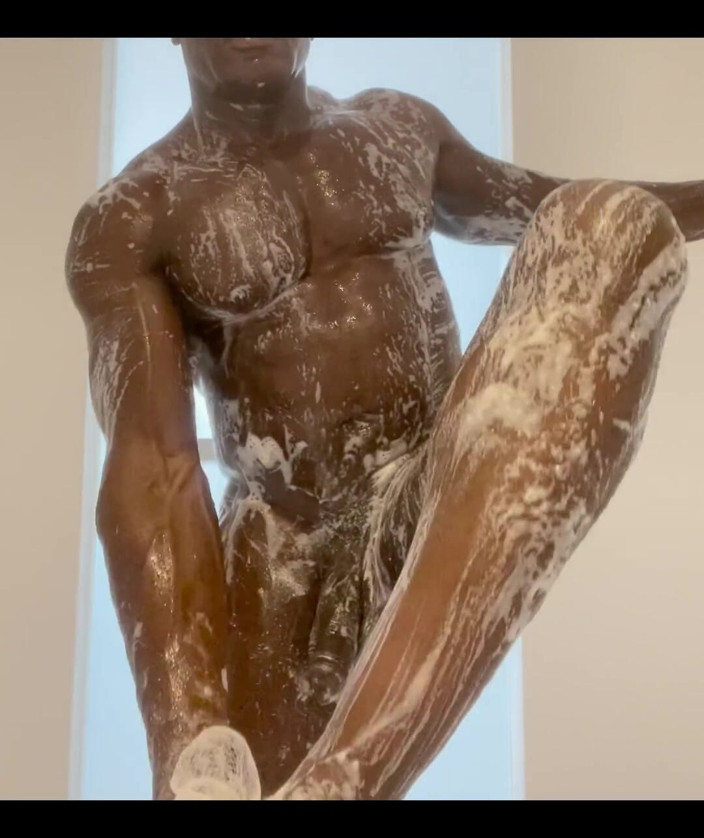 Afro Black XXX: Potem miałem prysznic i chciałem pokazać wam, jak się myję