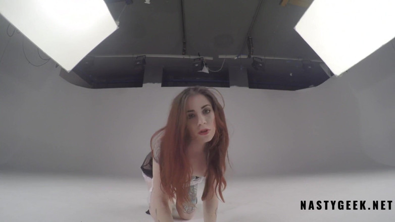 PurefilmsTv: Miriam geile serveerster stript voor webcam