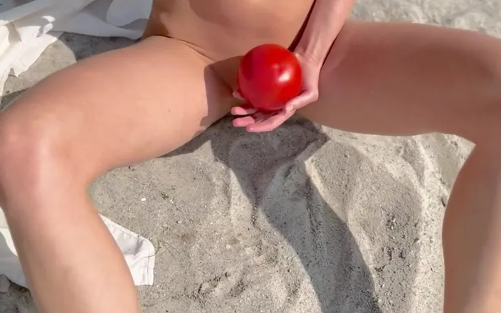 Sonya Pretty: Nude Girl