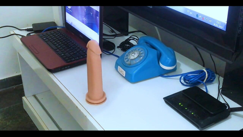 Exxtevao: Zakar besar melancap dengan dildo