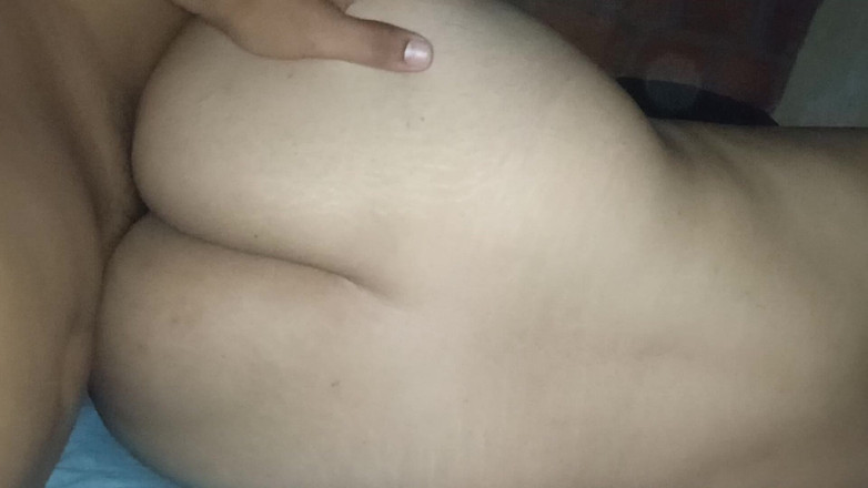 Eatrella j: Pertama kali ngentot kontol cowok sange ini!