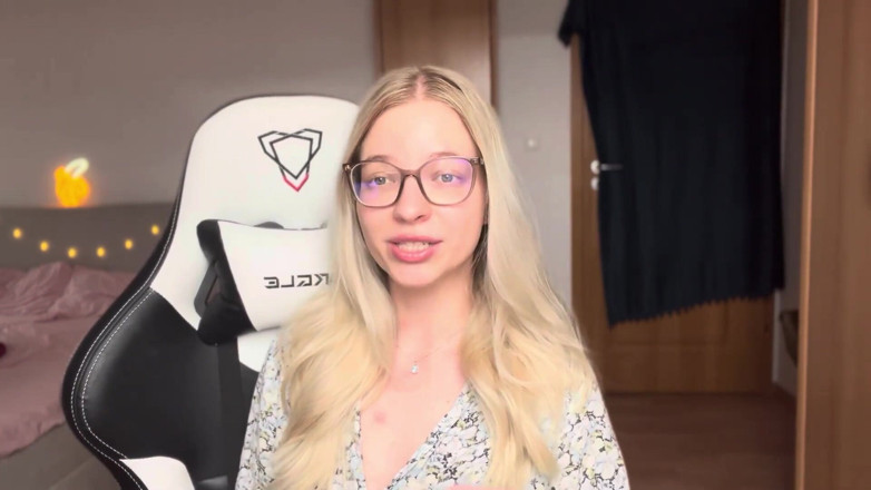 Goddess_Bella_Rae: Публичная игра - воздействие