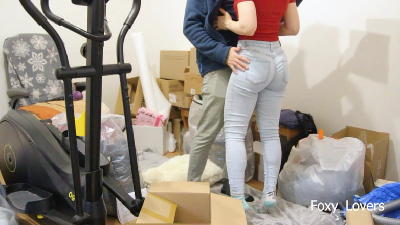 Foxy_Lovers: Cewek rambut pirang yang nggak perlu bayar tagihan gara-gara pindah...